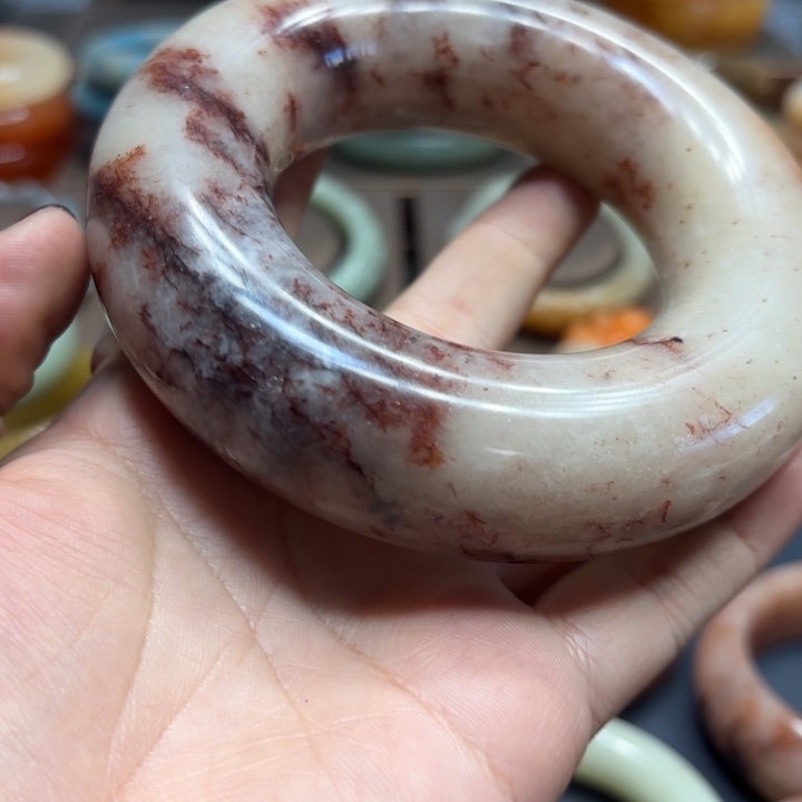 了***石英岩玉合金颈饰