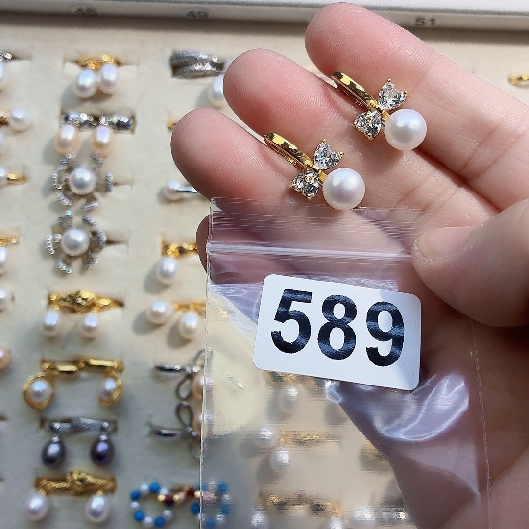 脸***。耳饰合金淡水珍珠