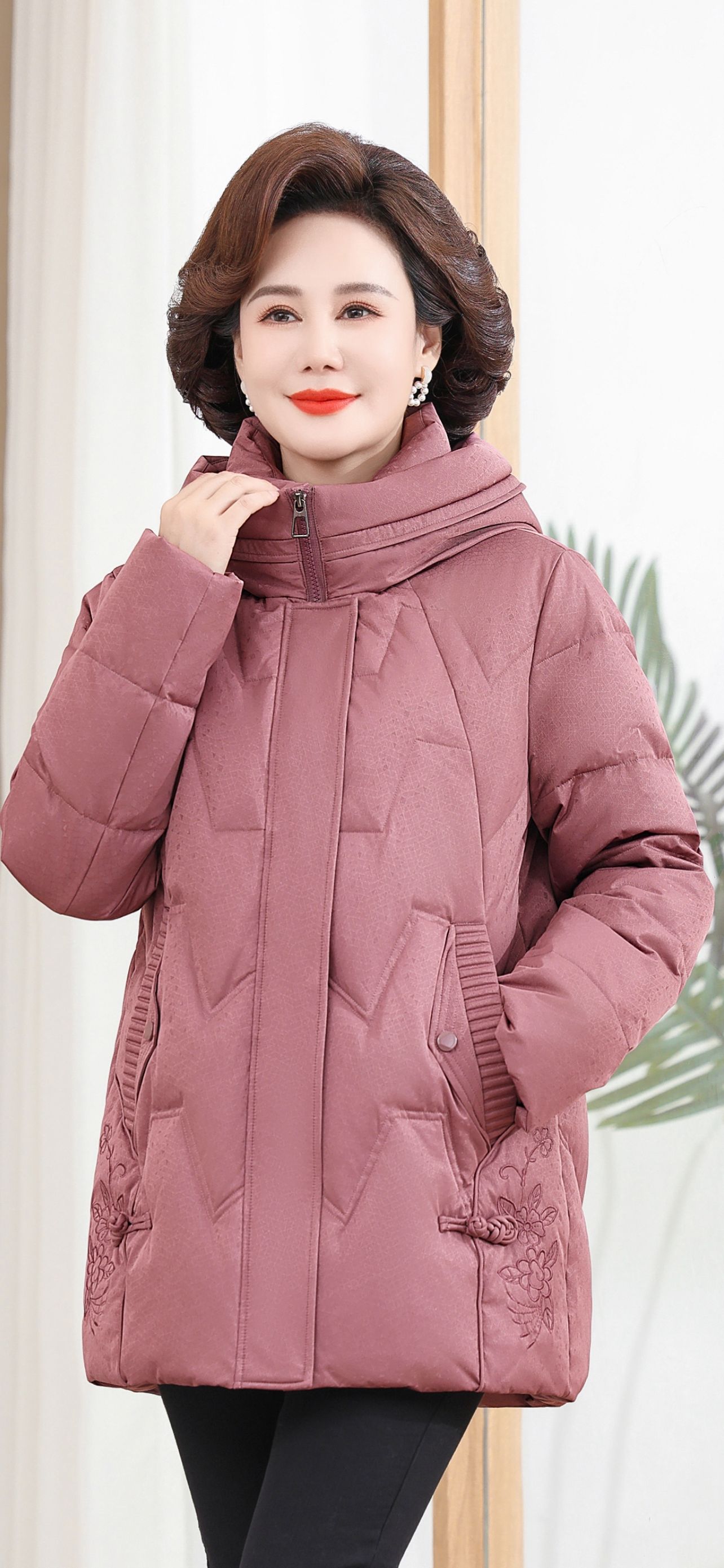 【胜华严选】钻石纹妈妈款中老年国风刺绣羽绒服-8870