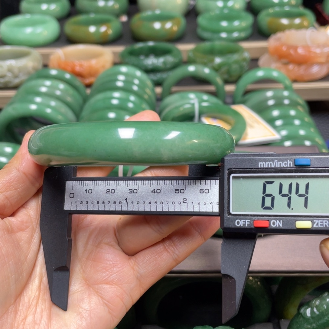 平***～石英质玉未镶嵌手镯