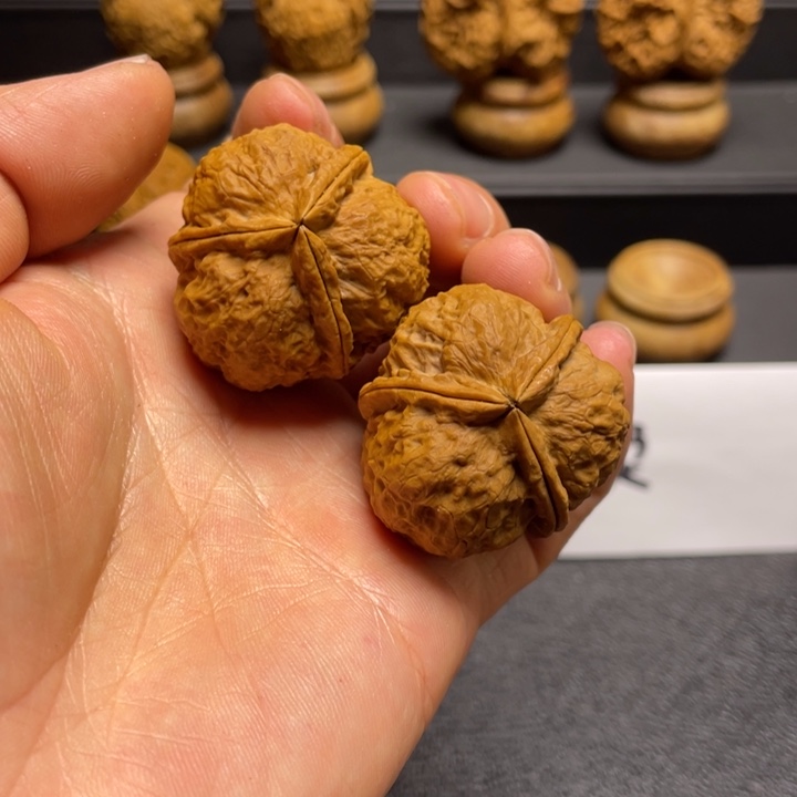 文玩核桃吊坠F玉龙三棱36