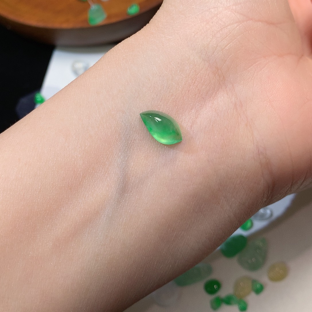 【闪购商品】翡翠裸石冰阳绿厚庄随行