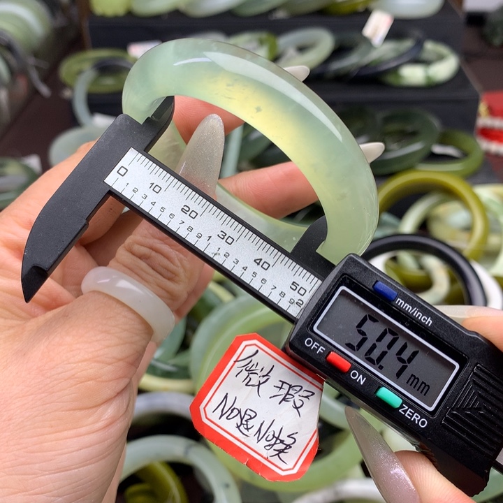 蛇纹石玉手镯未镶嵌892