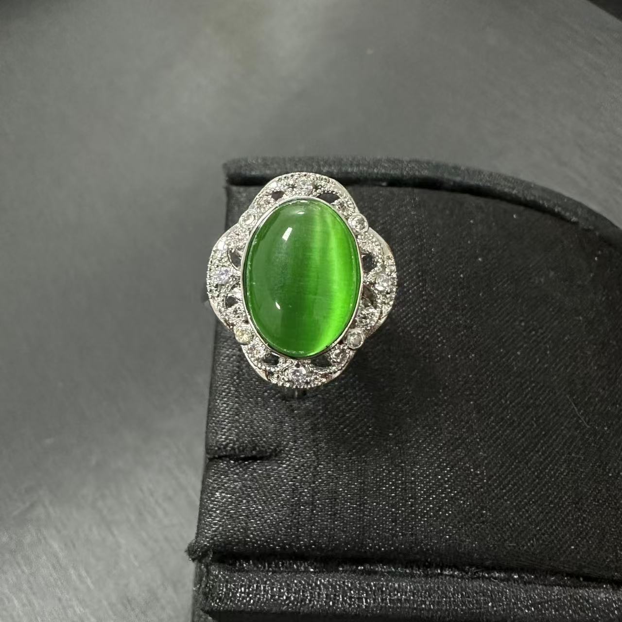 天然绿猫蛋面戒指