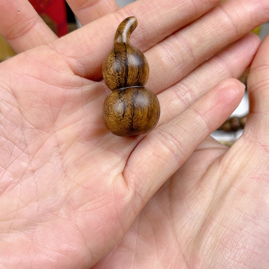 沉香吊坠安*?越南芽庄白棋老料满瘤疤小葫芦