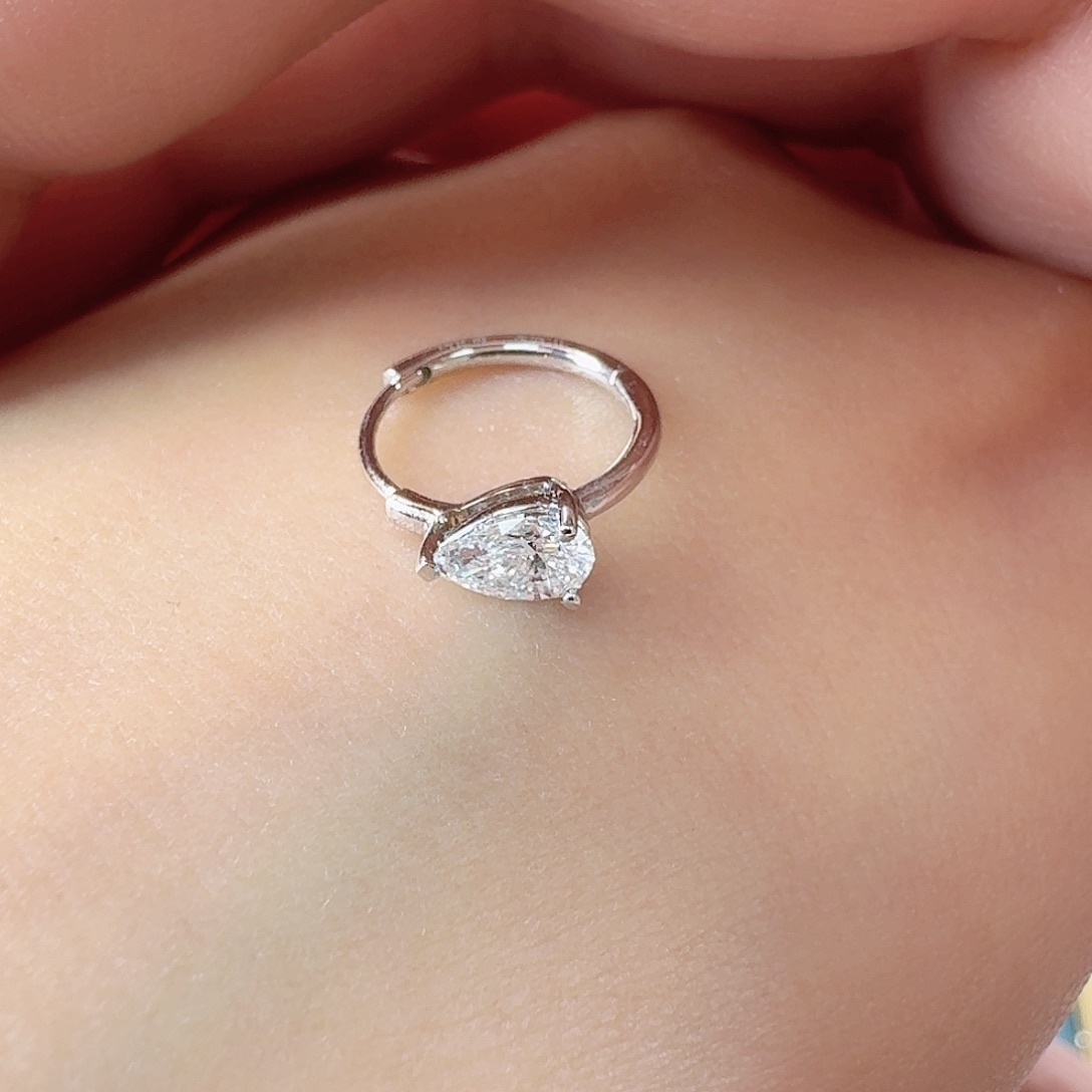 18K金镶嵌耳饰钻石波*10mm水滴31分