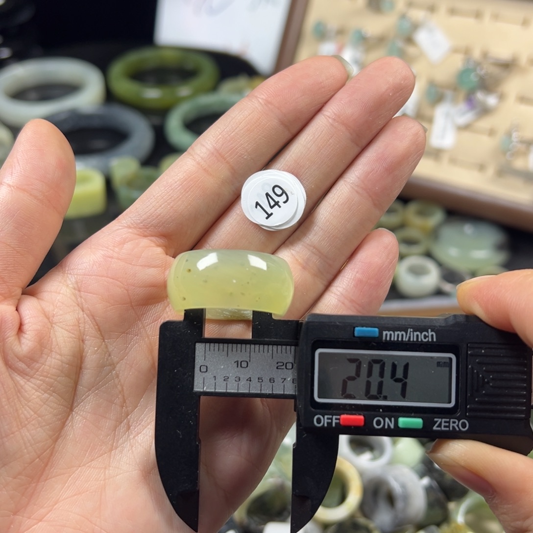 蛇纹石玉未镶嵌戒指