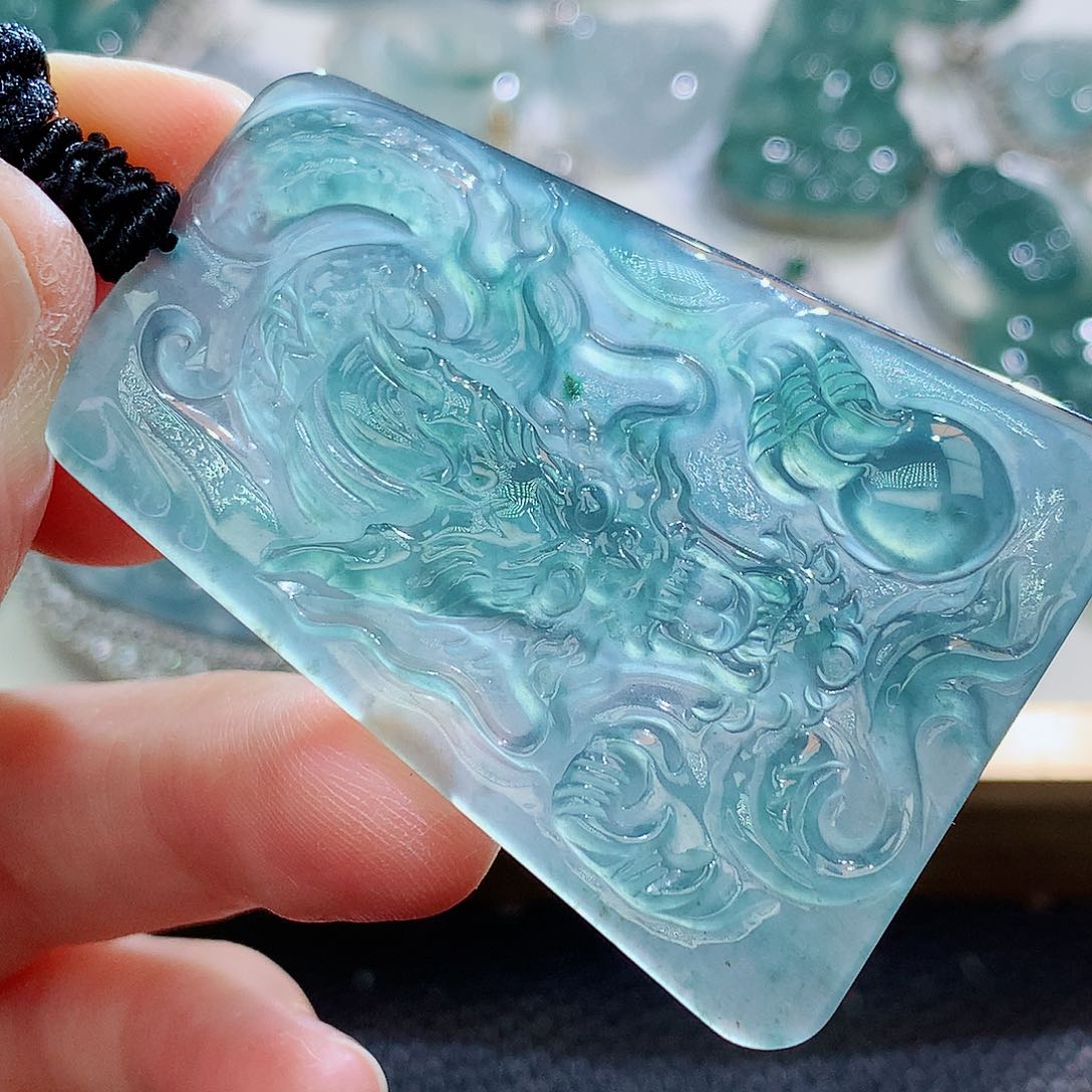 翡翠挂件未镶嵌翡翠