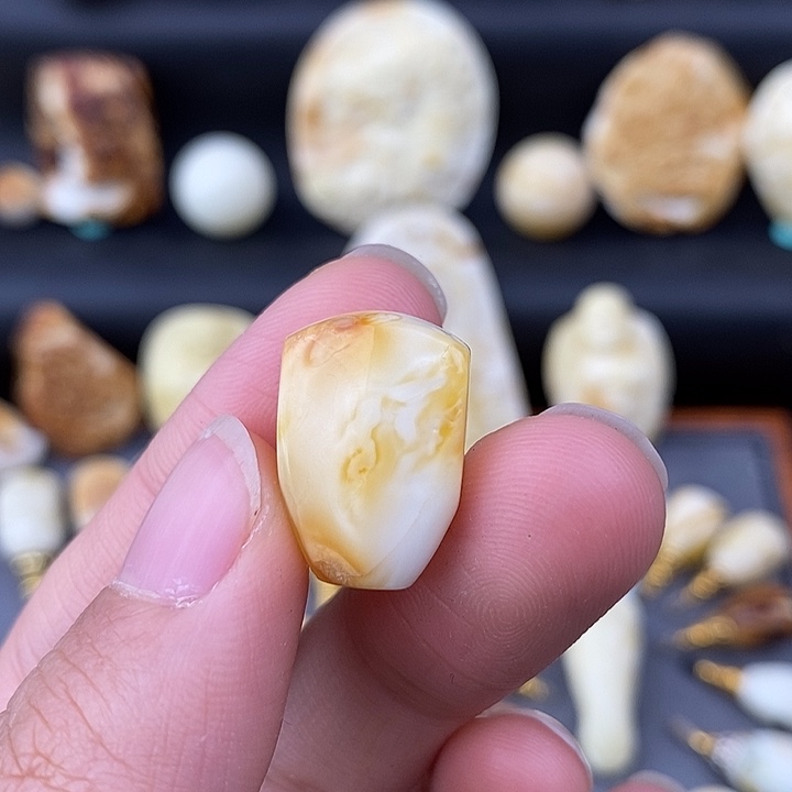 三***戒琥珀未镶嵌裸石13三通c488