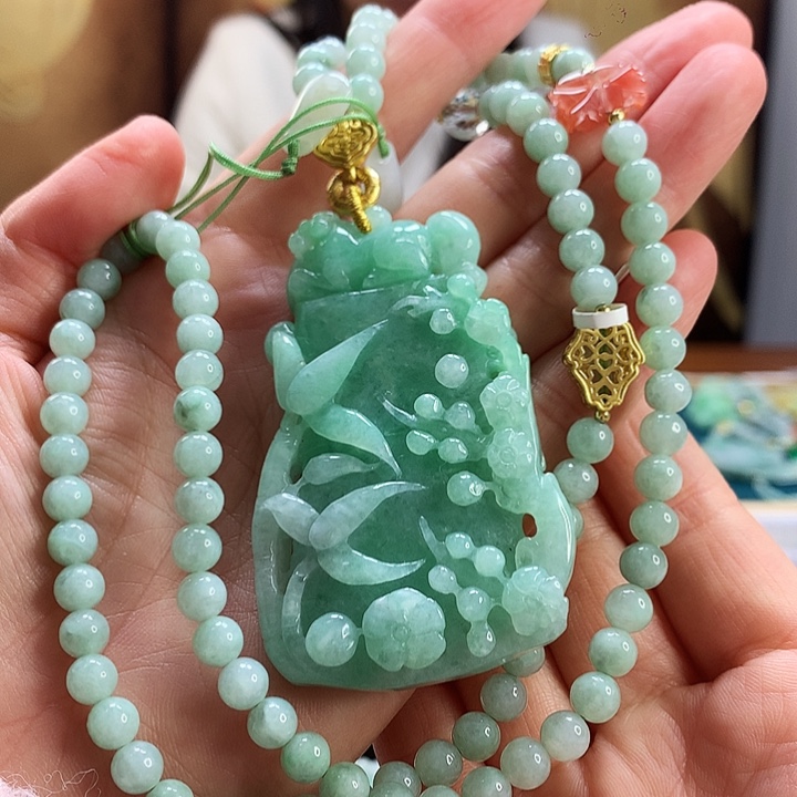 翡翠颈饰未镶嵌吊坠