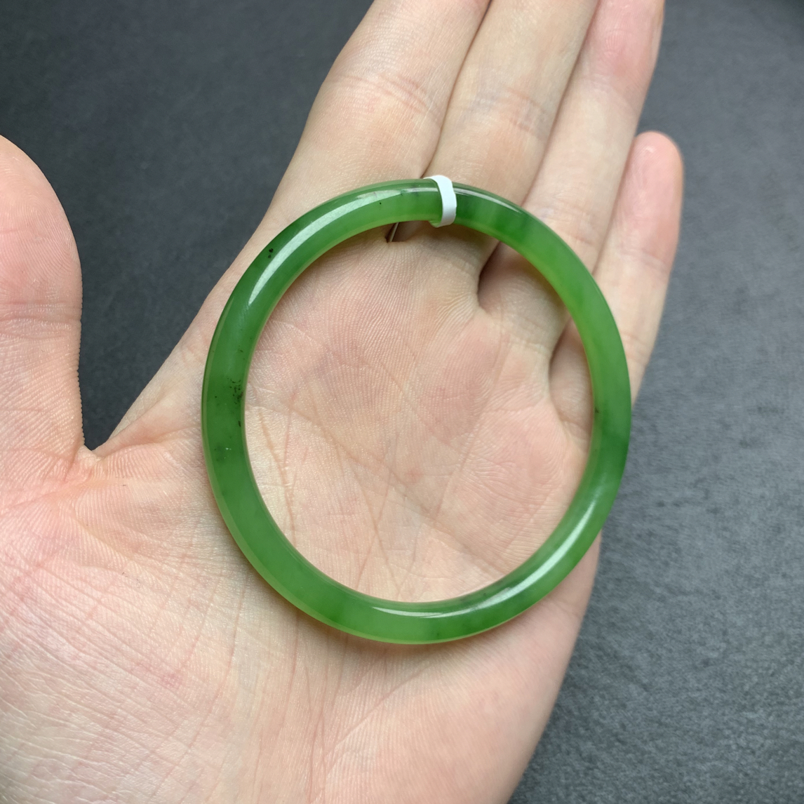 和田玉俄碧苹果绿叮当镯 54.8x6x5.7 CJ435