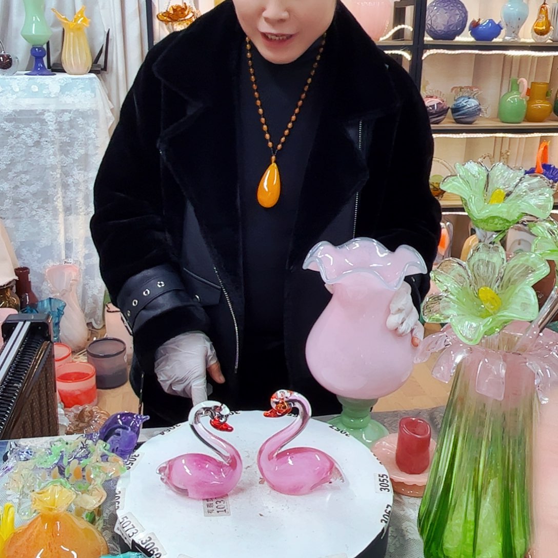 天鹅一对福利家悦琉璃工艺品