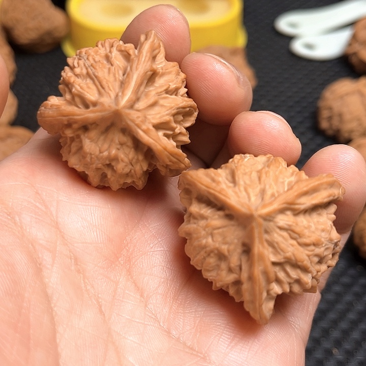 桃核把件38三棱核桃