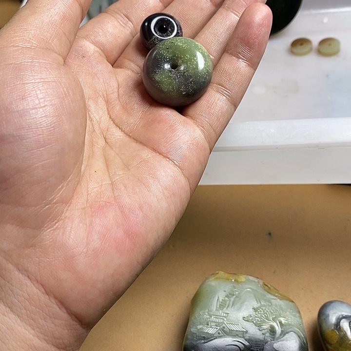 水***华和田玉（糖玉）未镶嵌珠宝半成品