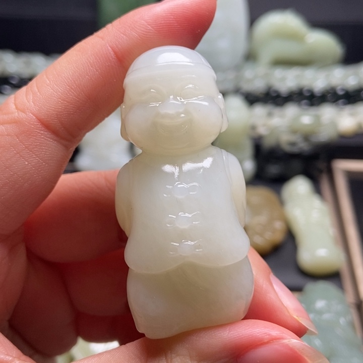 颈饰未镶嵌和田玉晗**沁