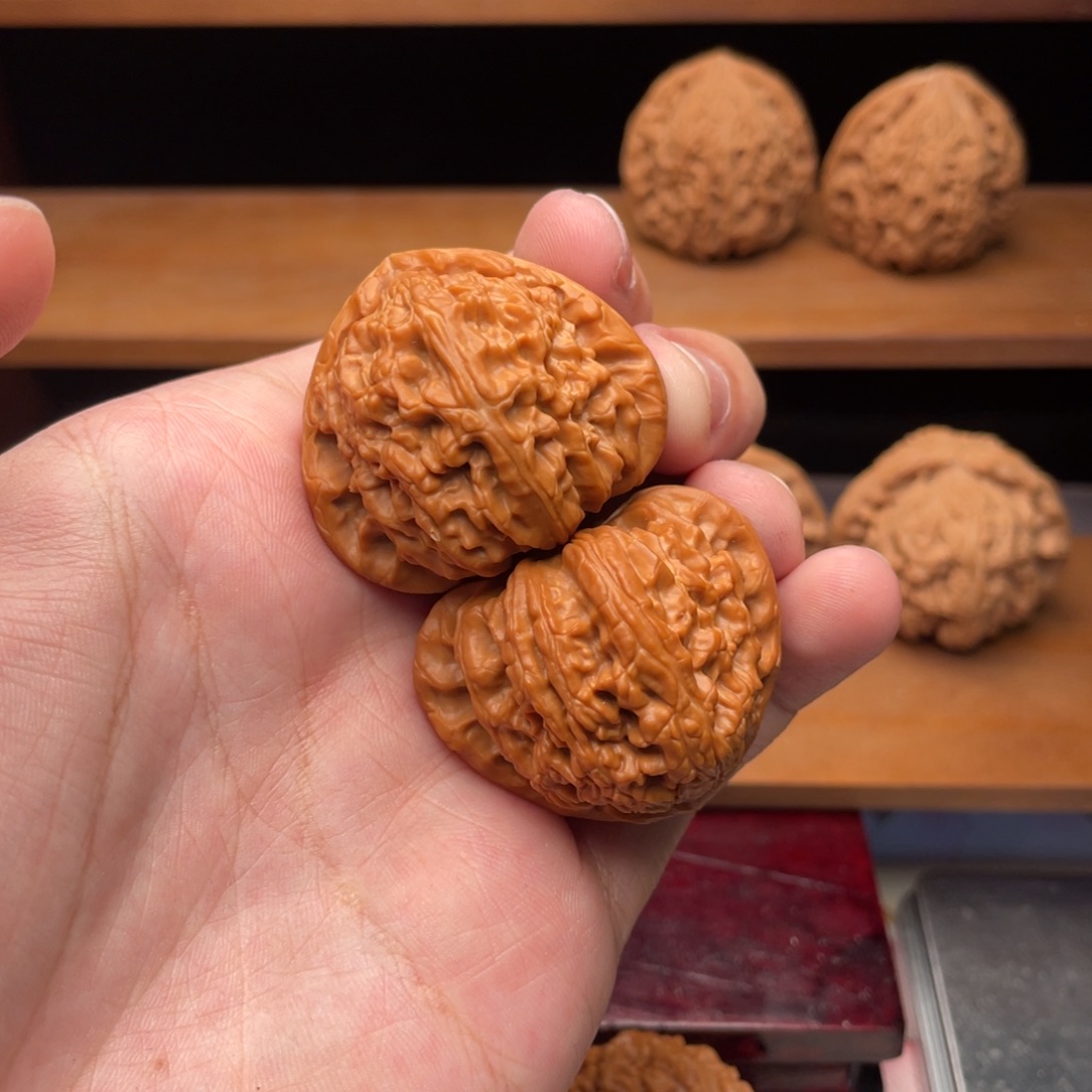 文玩核桃把件39红皮精配三角白实木气门