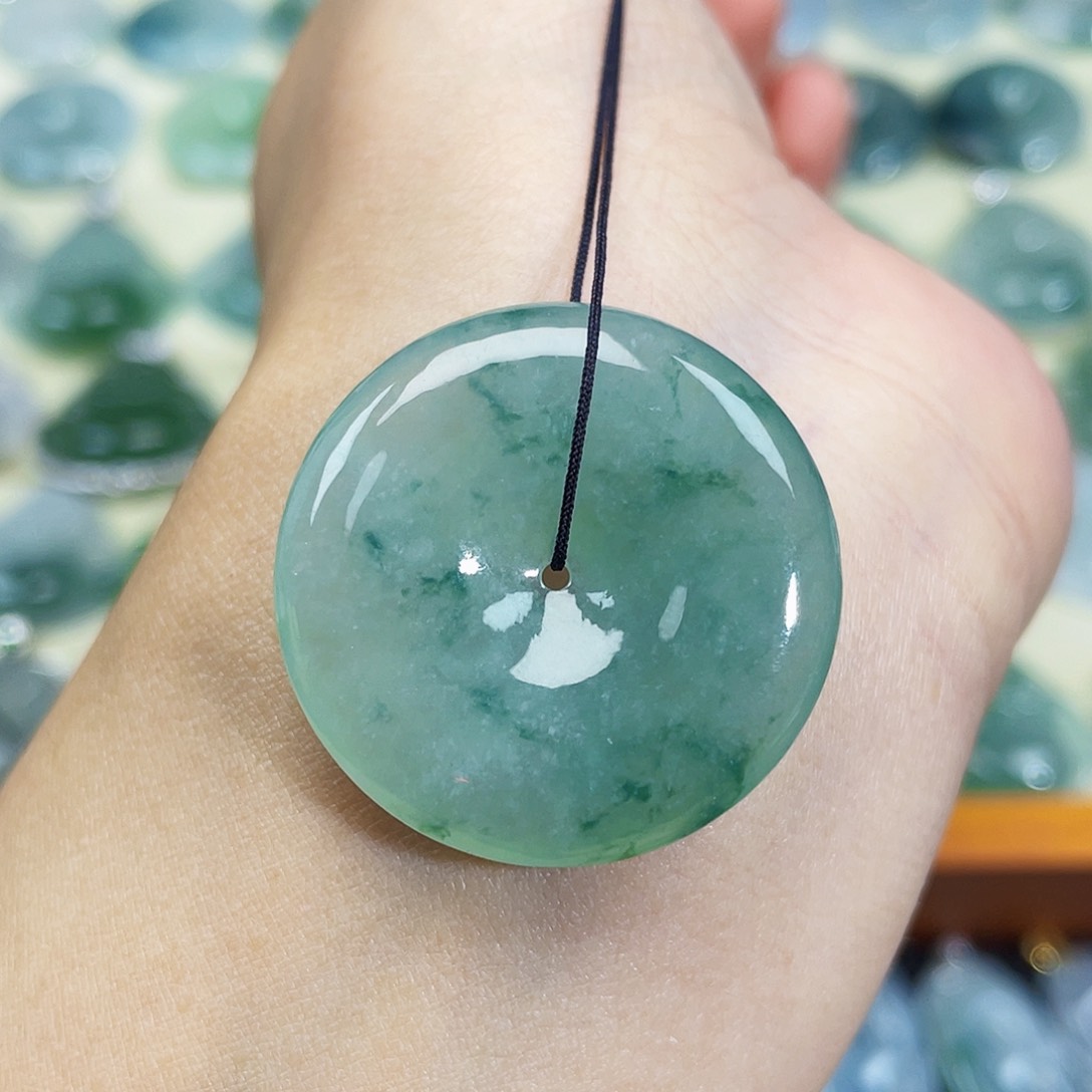 翡翠颈饰未镶嵌吊坠