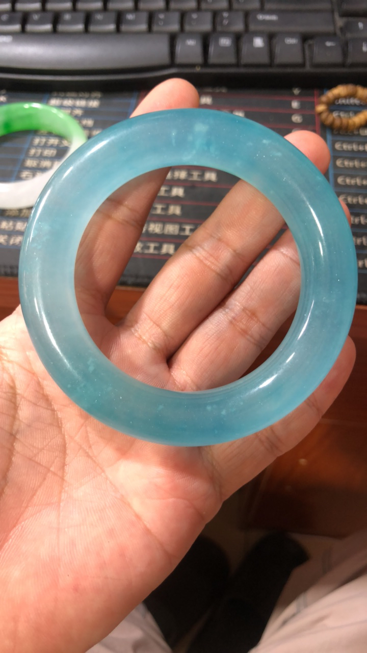  手 92 冰蓝圆条手镯