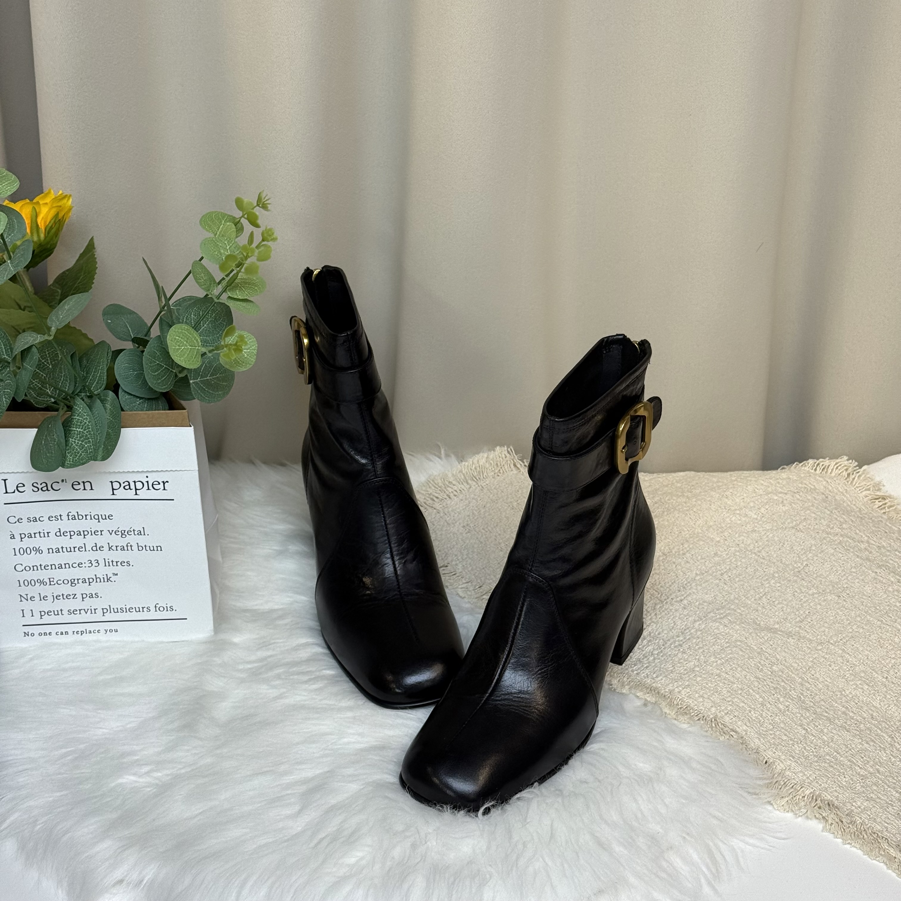 广州轻奢女鞋复古油蜡感牛皮金属扣时尚短靴51220