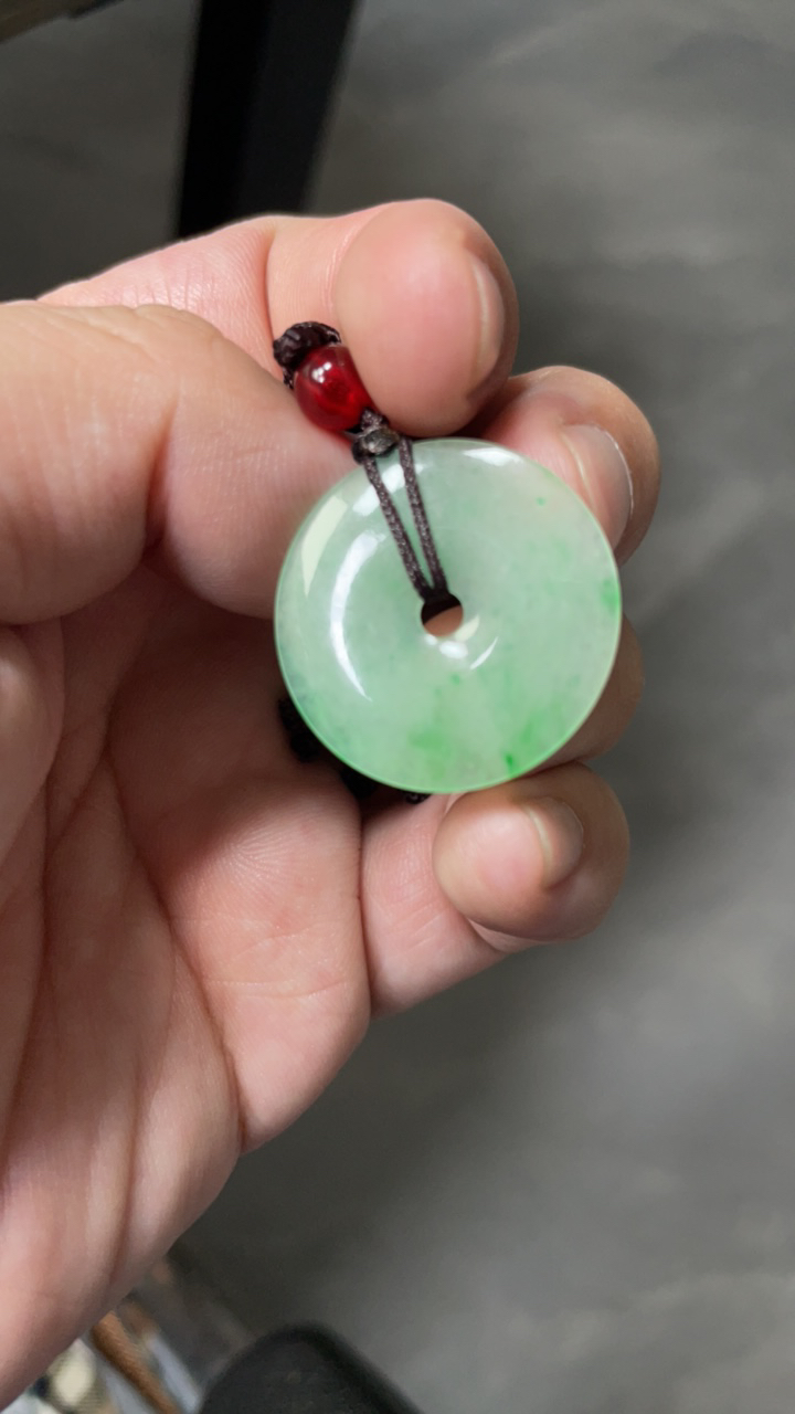 天然翡翠A货 冰绿薄款平安扣