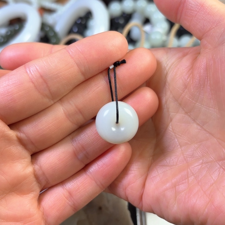 和田玉颈饰未镶嵌暮*