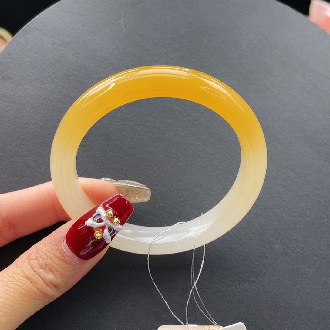 石英质玉手镯未镶嵌有****?57