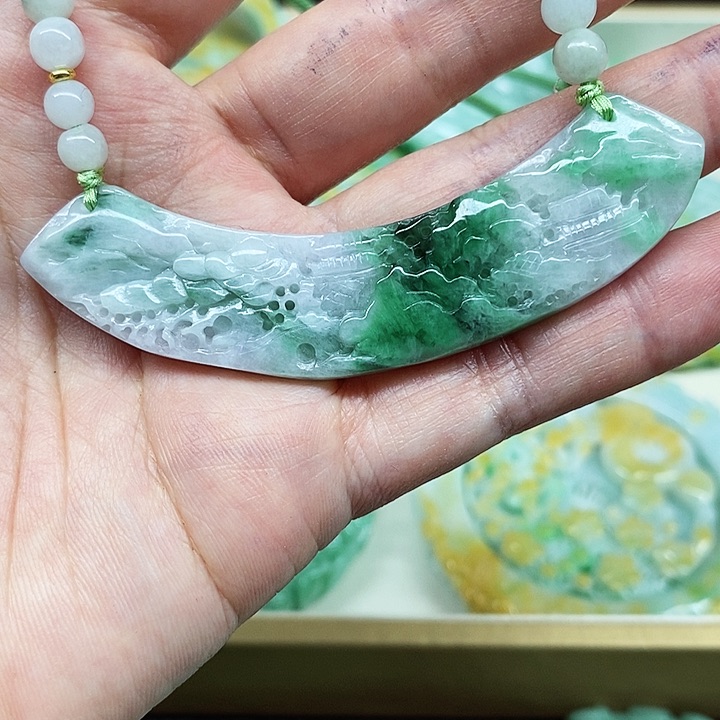 翡翠颈饰未镶嵌翡翠吊坠