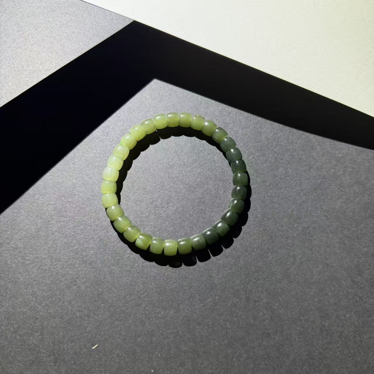 DH1110-渐变和田玉单圈+证书