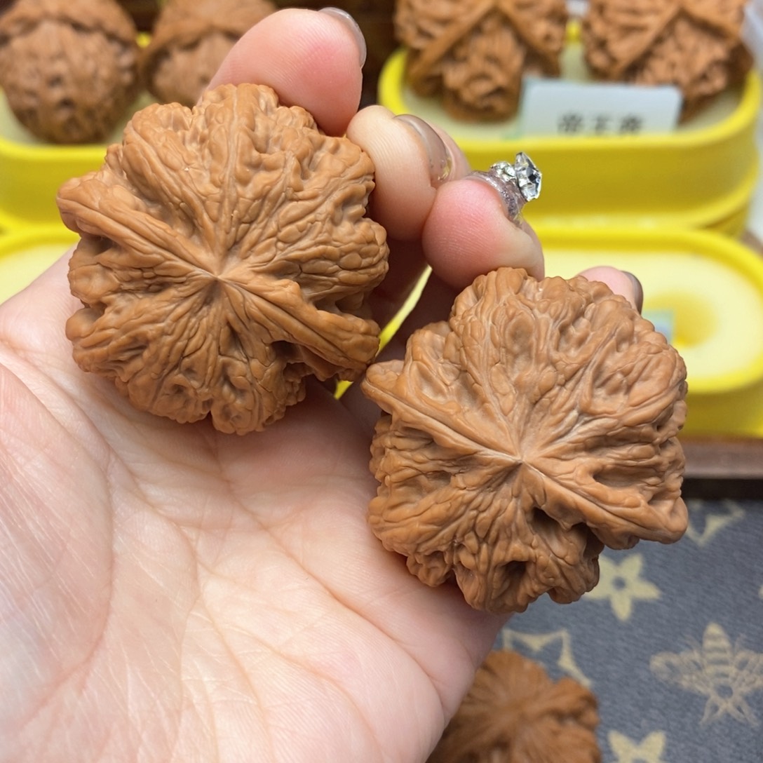 文玩核桃把件154号43粗筋