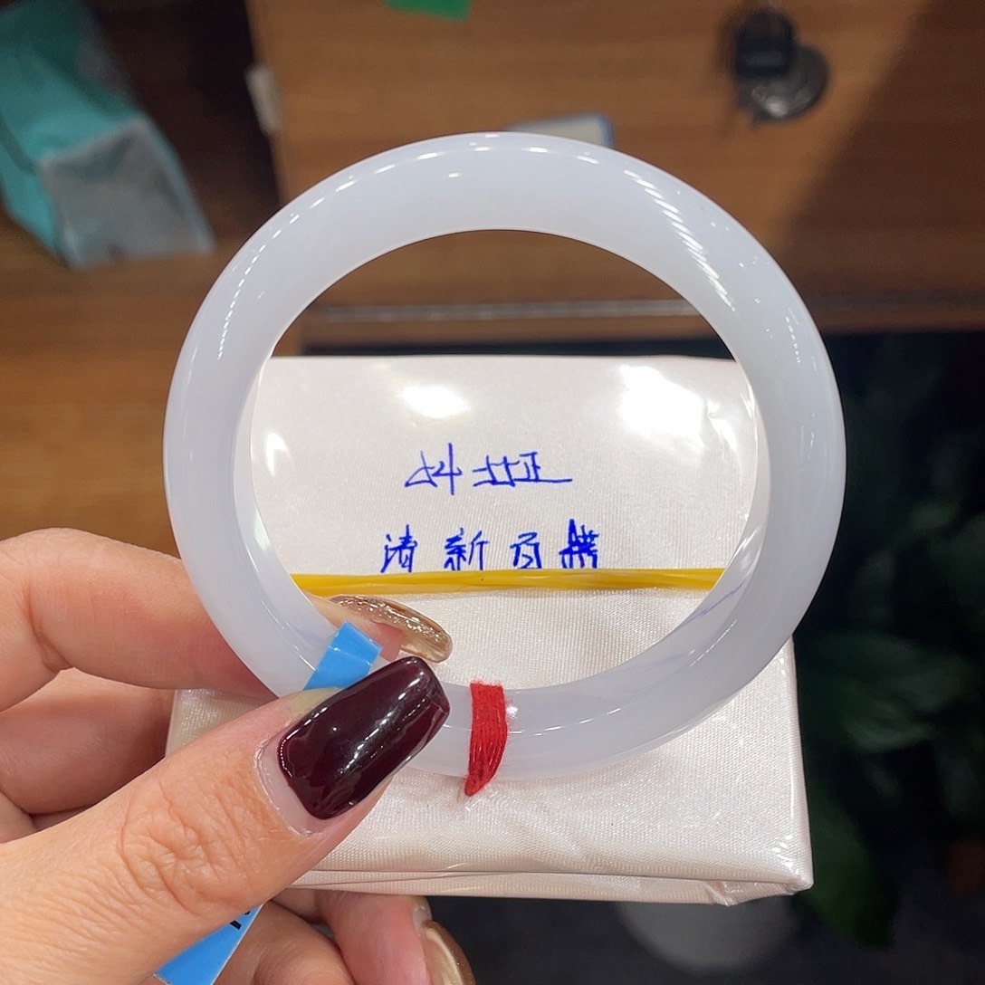 翡翠手镯未镶嵌缅甸翡翠