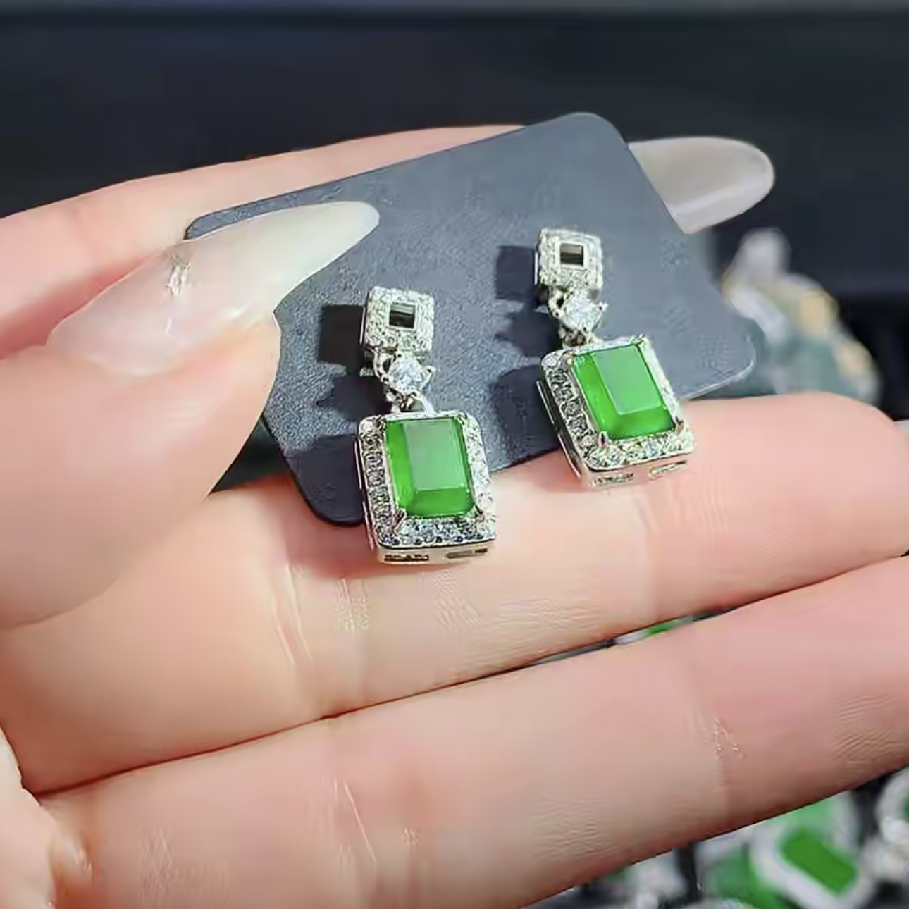 天然翡翠A货满绿耳饰