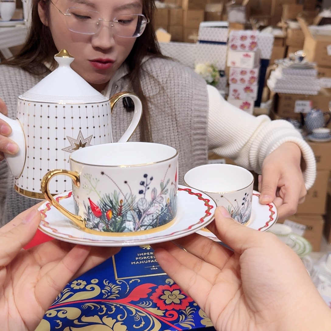 欣***喜骨瓷一壶➕2杯碟圣诞