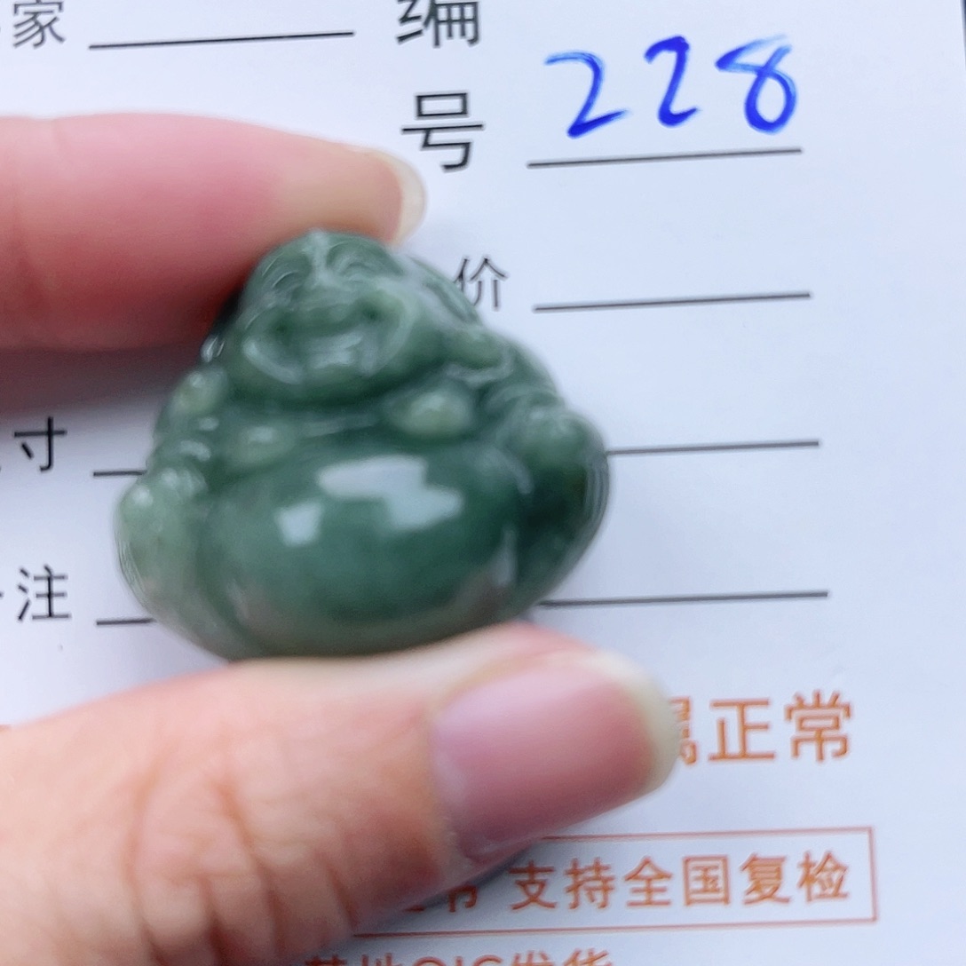 翡翠颈饰未镶嵌佛公