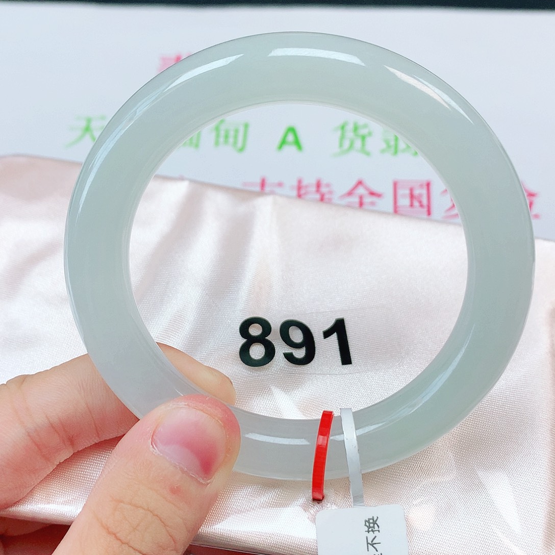 翡翠手镯未镶嵌54圈淡绿圆条翡翠手镯