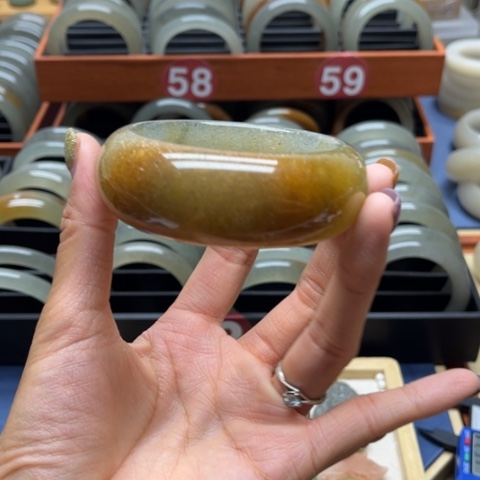 四***4石英质玉手镯未镶嵌