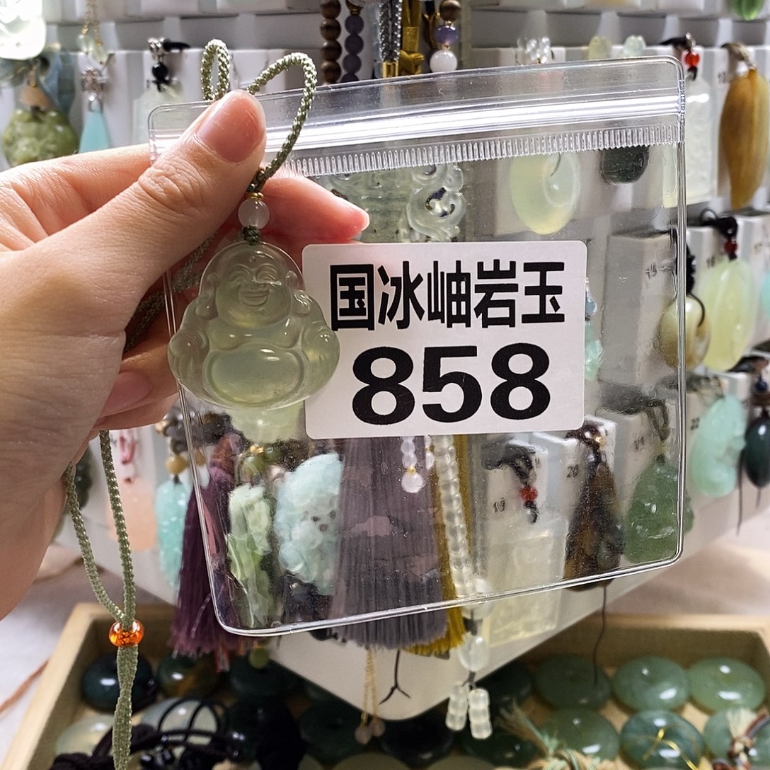 ****～蛇纹石玉未镶嵌颈饰