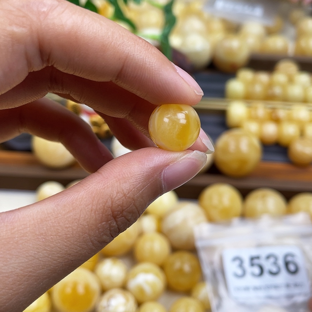 琥珀未镶嵌珠宝奇石13
