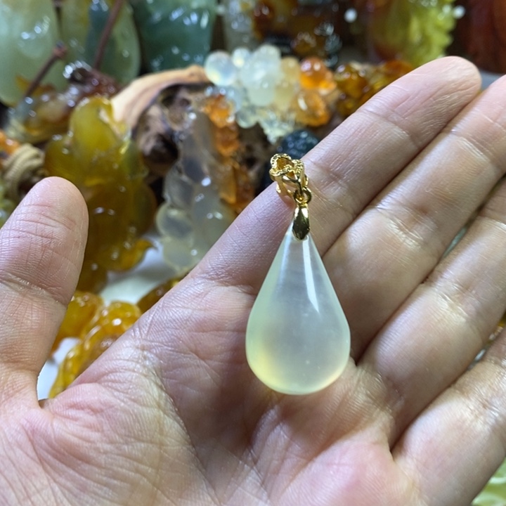 蛇纹石玉未镶嵌颈饰