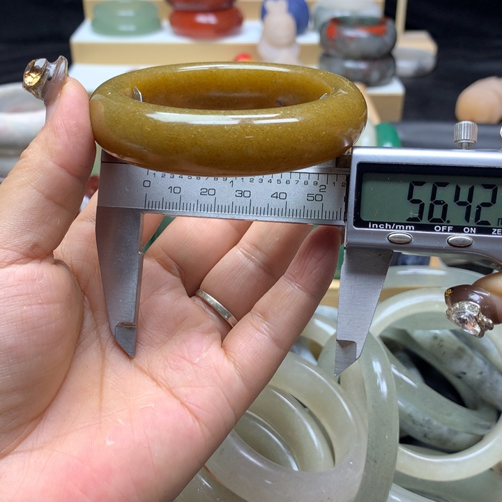 未镶嵌手镯石英质玉