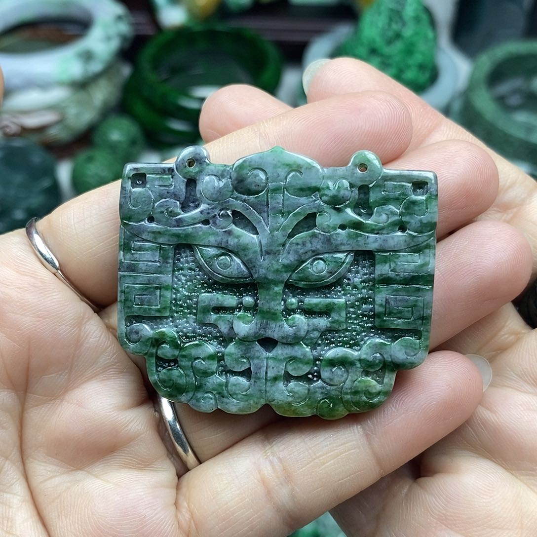 颈饰未镶嵌翡翠奉**豹牌子