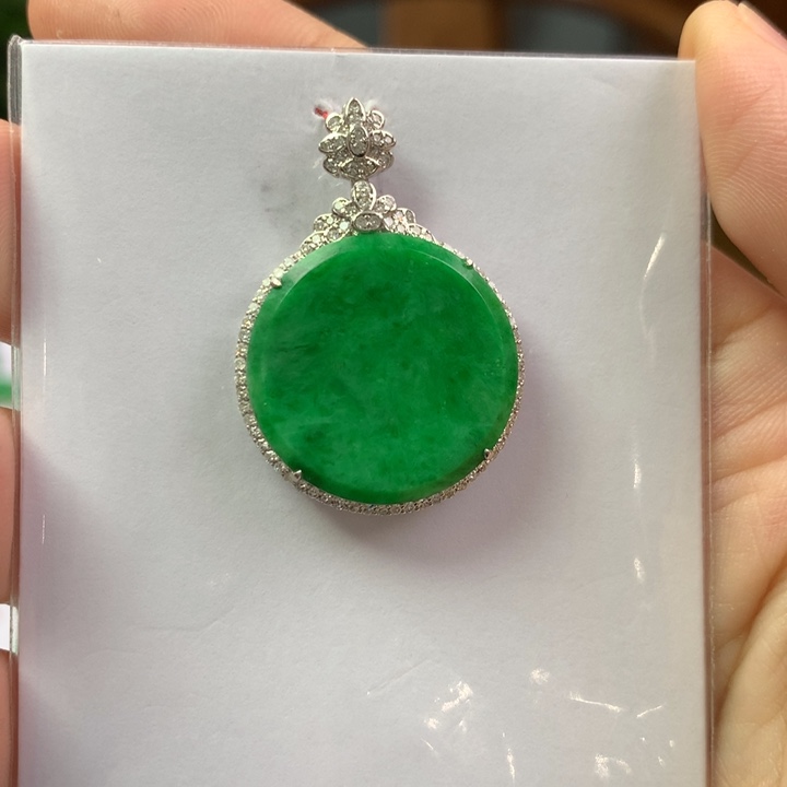 翡翠18K金镶嵌颈饰翡翠首饰