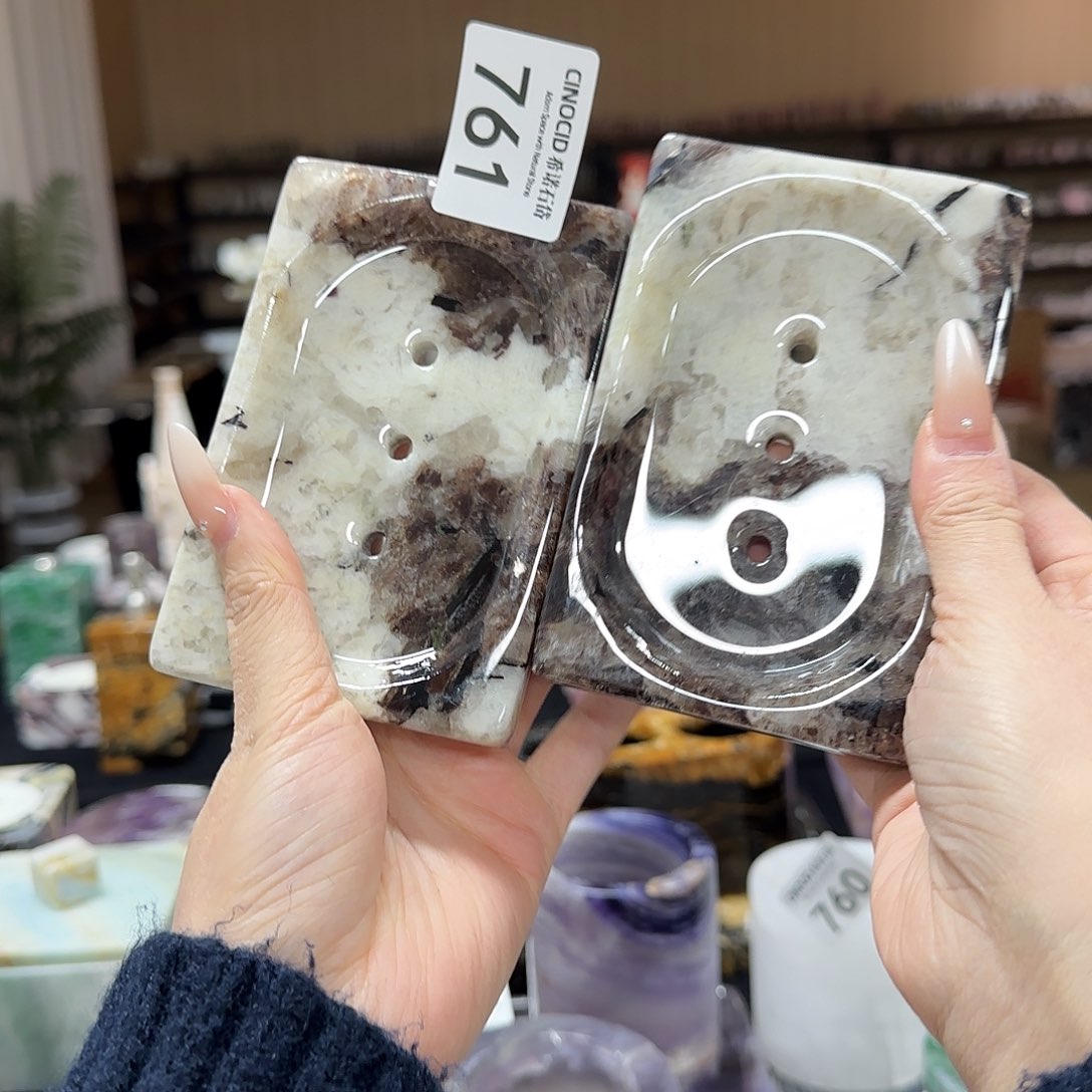 巴***天千山暮雪皂托。   761