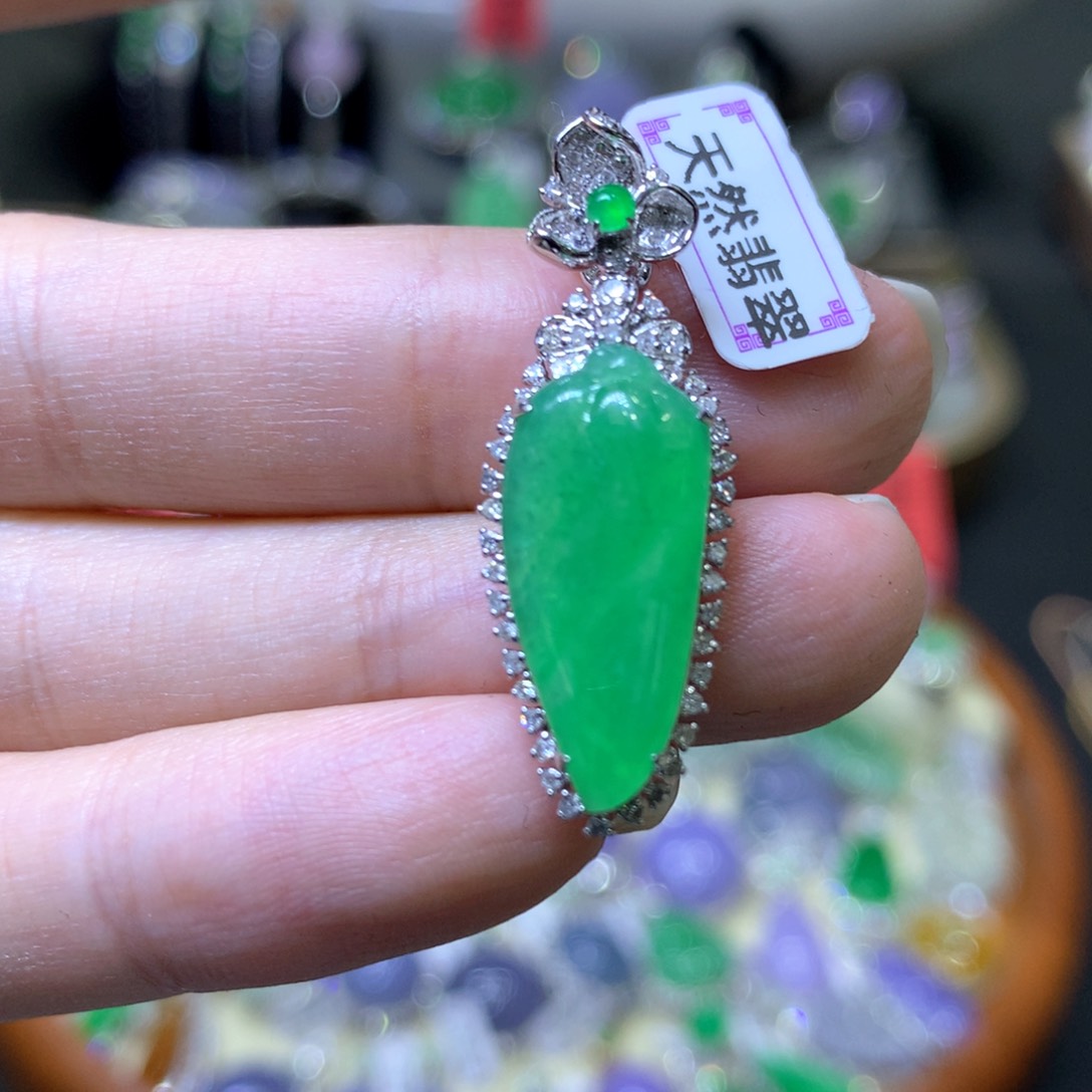 【闪购商品】翡翠颈饰18K金镶嵌翡翠吊坠项链