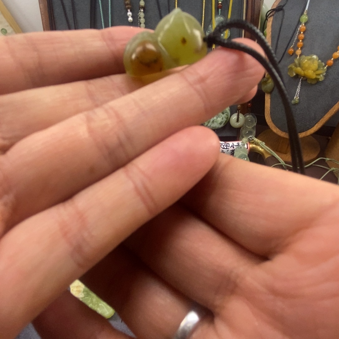 岫玉未镶嵌颈饰趴趴猫