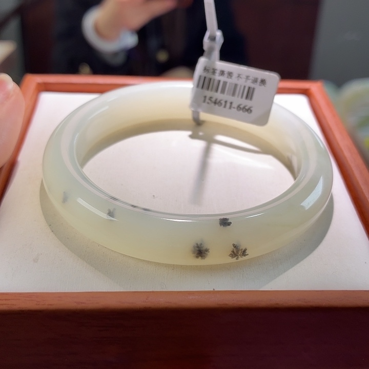 和田玉未镶嵌手镯17 