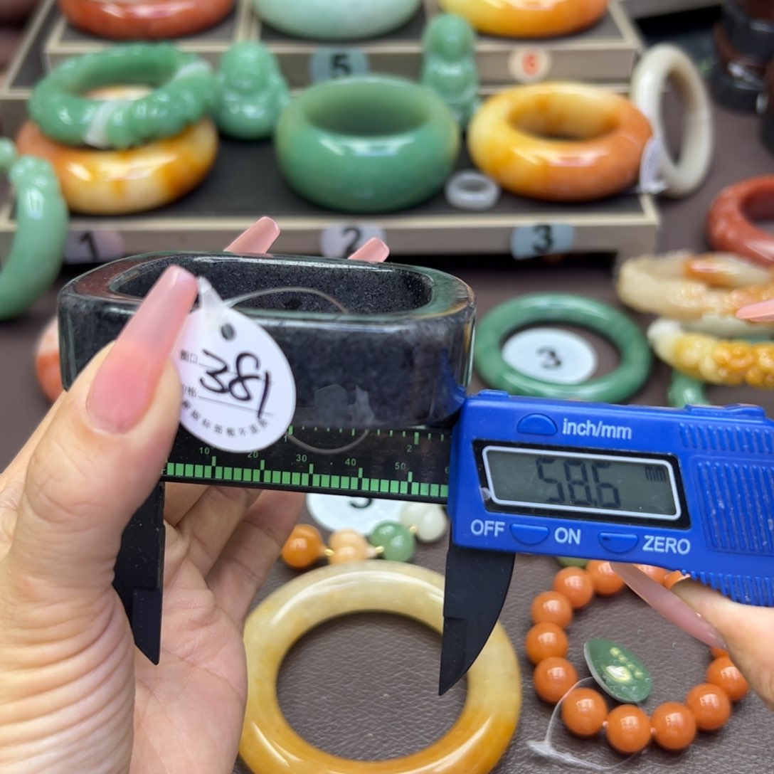 未镶嵌手镯石英岩玉