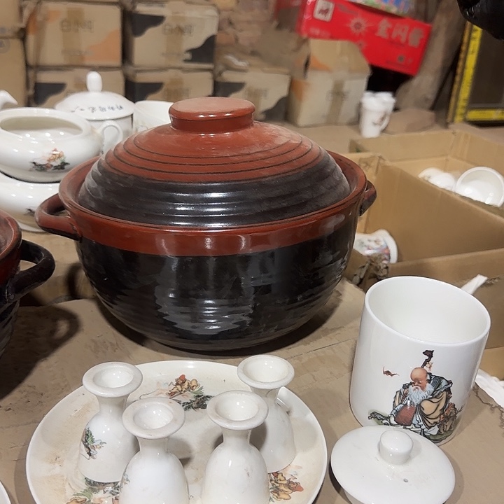 库存微瑕铁红釉砂锅大