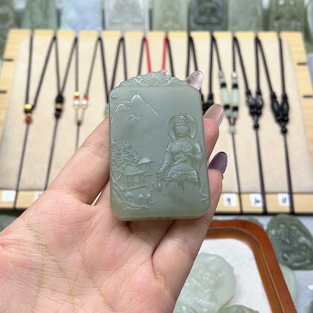 和田玉颈饰未镶嵌梅