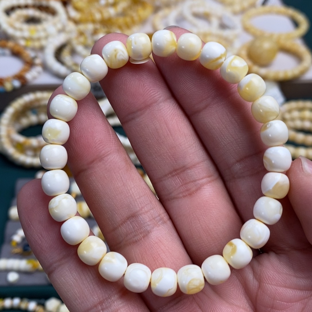 琥珀裸石未镶嵌7.6×7.1mm