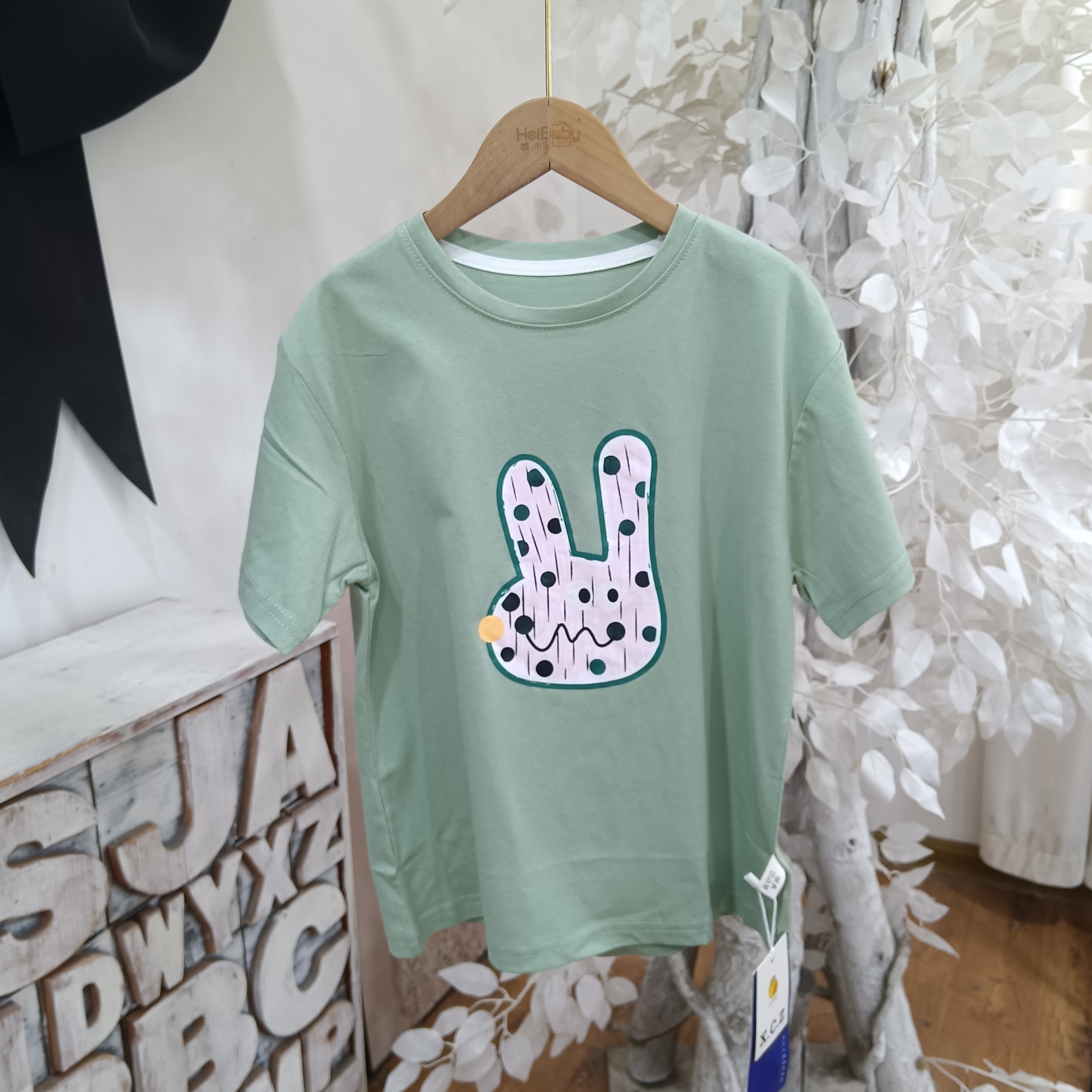 W684浅绿色免子短袖